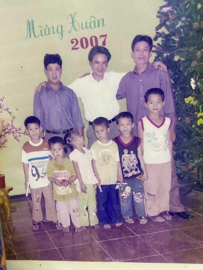 Khoảnh khắc đoàn viên, sự trân trọng truyền đời.